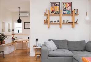 Smart TV, DVD player, books, stereo