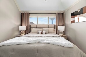 3 Schlafzimmer, Schreibtisch, Bügeleisen/Bügelbrett, WLAN