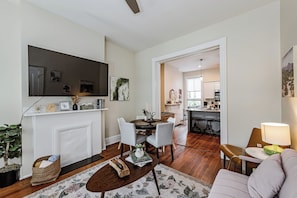 Smart TV - Historic Modern Walkable to to VCU (Richmond)