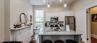 Historic Modern Walkable to to VCU