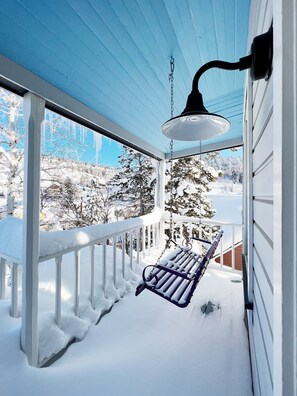 Property grounds - Charming Cottage steps to restaurants, shops & slopes (Park City)