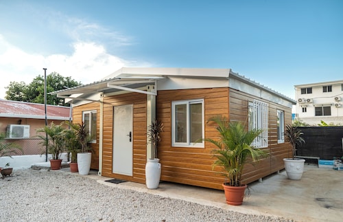 2-bedroom tiny house in marvelous Tamarindo with WiFi, AC