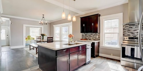 2 bedroom/1 Bath in marvelous San Jose downtown with WiFi, AC