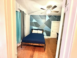 2 slaapkamers, een strijkplank/strijkijzer, wifi, beddengoed