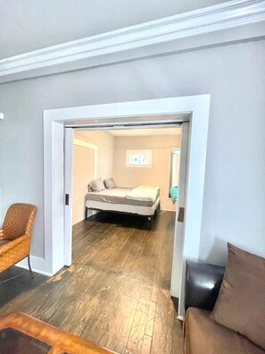 2 chambres, fer et planche à repasser, Wi-Fi, draps fournis