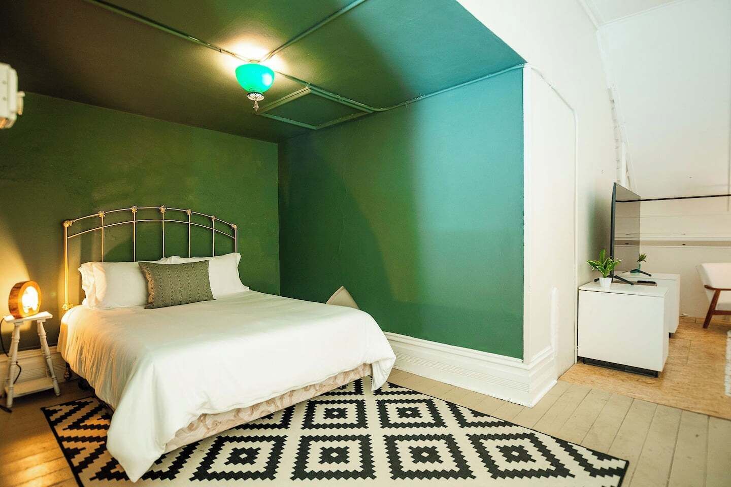 2 bedrooms, travel cot, free WiFi, bed sheets