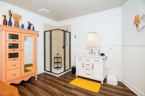 Hair dryer, towels - Find Your Sanctuary at The Church (Helena)