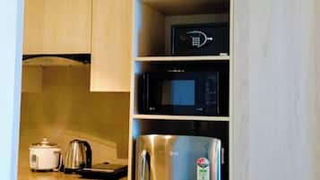 Fridge, microwave, oven, coffee/tea maker