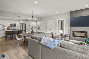 TV, fireplace
