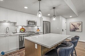 Réfrigérateur, four, plaque de cuisson, lave-vaisselle