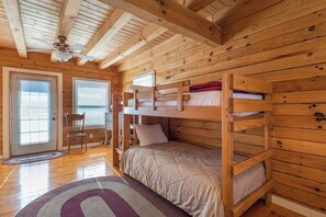 4 Schlafzimmer, Bügeleisen/Bügelbrett, WLAN, Bettwäsche