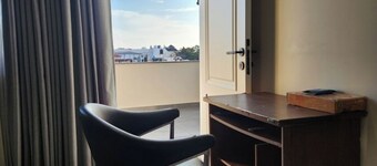 Cozy bed & breakfast in charming Dehradun with AC