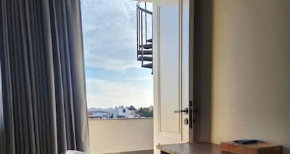 Cozy bed & breakfast in charming Dehradun with AC