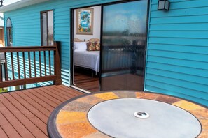 Comfort Townhome, 2 Bedrooms, Kitchen, Lake View | Balcony - Waterfront Getaway and BBQ (Hudson)