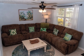Comfort Townhome, 2 Bedrooms, Kitchen, Lake View | Living area - Waterfront Getaway and BBQ (Hudson)