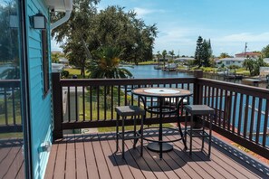 Comfort Townhome, 2 Bedrooms, Kitchen, Lake View | Balcony - Waterfront Getaway and BBQ (Hudson)