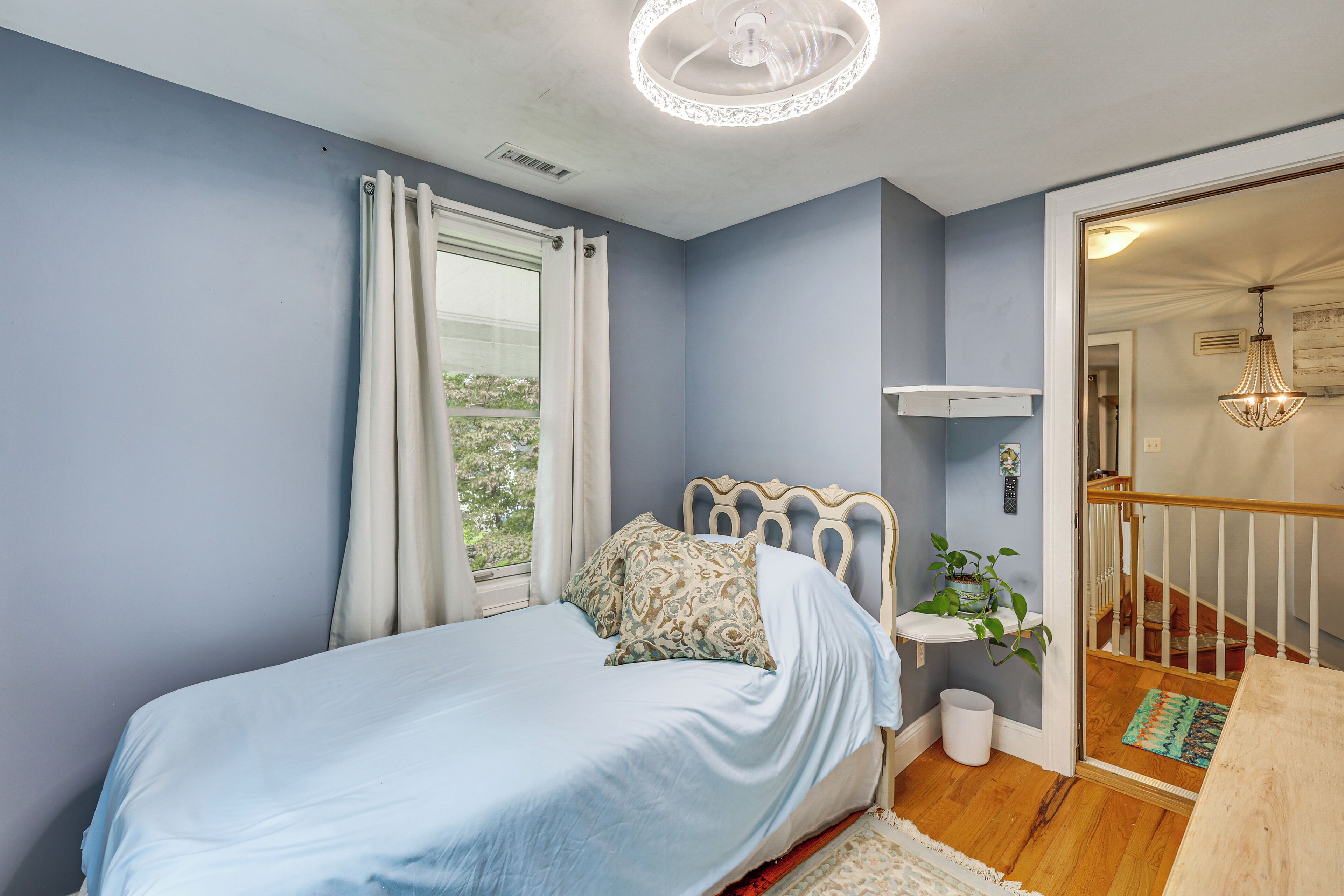 5 Schlafzimmer, Schreibtisch, Bügeleisen/Bügelbrett, Reisekinderbett