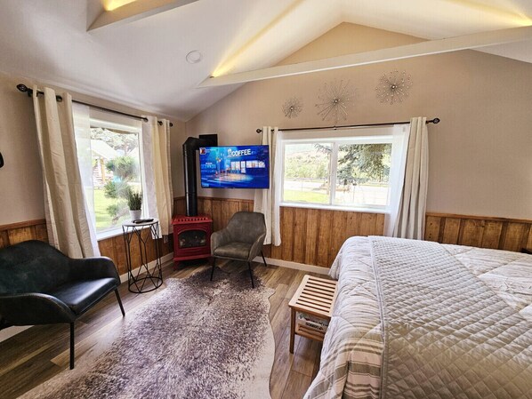 1 bedroom, desk, iron/ironing board, WiFi