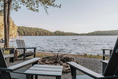 6BR~Hottub~Lakefront~AC~Beach | Shea On The Bay Family Getaway