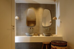Shower, towels, soap, shampoo