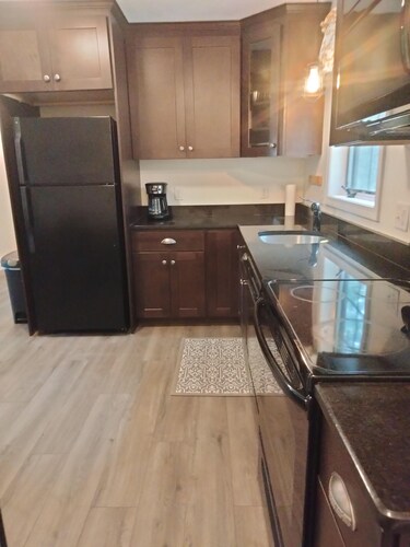 Adorable 1 bedroom with off street parking.