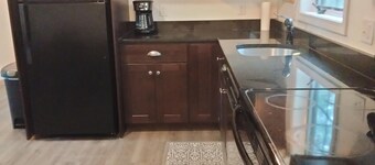 Adorable 1 bedroom with off street parking.