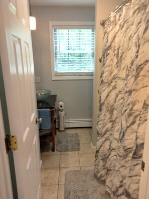 Towels, toilet paper - Adorable 1 bedroom with off street parking. (Northbridge)