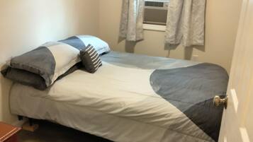 1 sovrum, skrivbord, wi-fi och sÀngklÀder