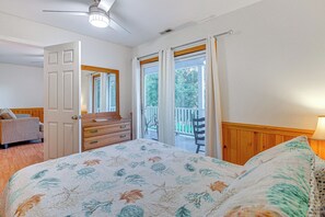 4 bedrooms, iron/ironing board, WiFi, bed sheets