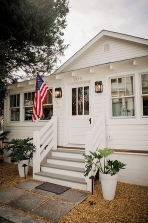 Exterior detail - Water Street Cottage (Swansboro)