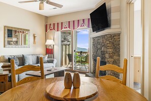 Smart TV, fireplace - Wolf Laurel-Hatley Pointe Resorts, Ski, Hike, Pool, Tennis, Dine, Big  Deck View (mars hill)