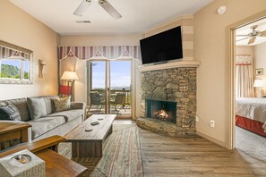 Smart TV, fireplace - Wolf Laurel-Hatley Pointe Resorts, Ski, Hike, Pool, Tennis, Dine, Big  Deck View (mars hill)