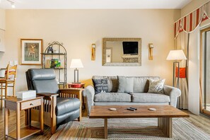 Smart TV, fireplace - Wolf Laurel-Hatley Pointe Resorts, Ski, Hike, Pool, Tennis, Dine, Big  Deck View (mars hill)