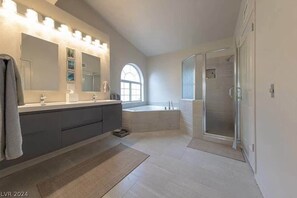 Unclassified image, 4 of 66, button