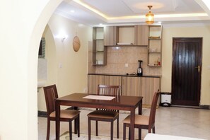 Superior Apartment, 3 Bedrooms, Kitchen, Garden View | In-room dining - Royal Links Apartments Nyali (Mombasa)