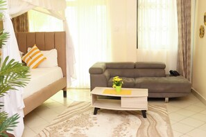 Deluxe Studio Suite, 1 Queen Bed, Balcony, City View - Royal Links Apartments Nyali (Mombasa)