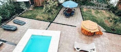 Pool | Seasonal outdoor pool