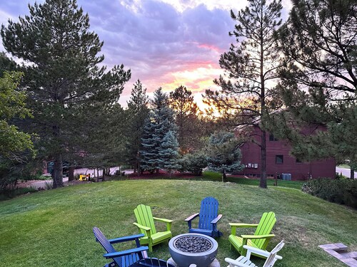 Relaxing 2-bedroom cozy suite in the lovely Pinery, Parker