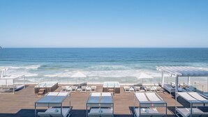 A deck with sun loungers, umbrellas, and a view of the ocean. - Iberostar Selection Playa Mita - All Inclusive (Punta de Mita)