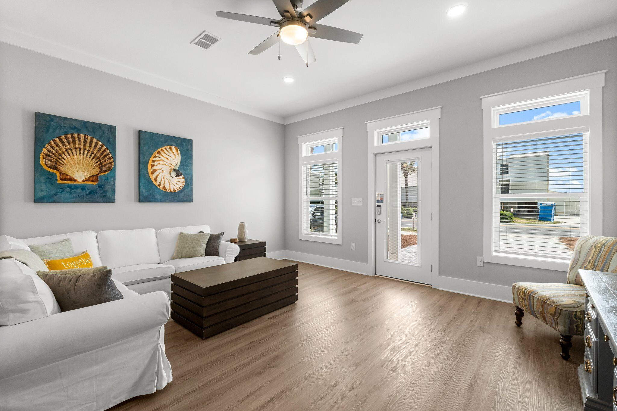 Maison, plusieurs lits, balcon, vue partielle sur l'océan (22704 Front Beach Road) | Coin séjour