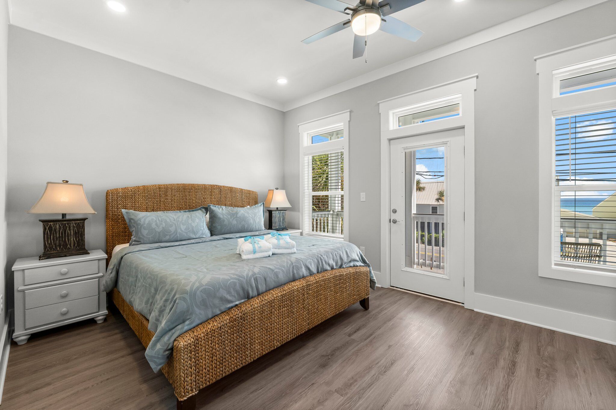 Huis, meerdere bedden, balkon, gedeeltelijk uitzicht op oceaan (22704 Front Beach Road) | 4 slaapkamers, individueel gedecoreerd, individueel gemeubileerd