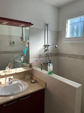 Shower, hair dryer, towels, toilet paper