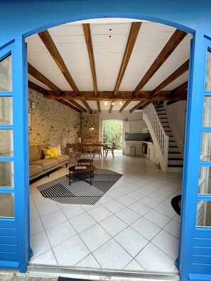 المنشأة من الداخل