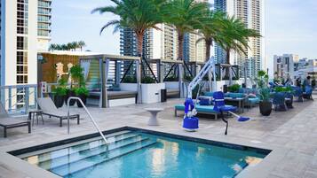 2 outdoor pools, free cabanas, pool umbrellas