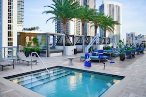 2 outdoor pools, free cabanas, pool umbrellas