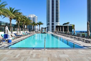2 outdoor pools, free pool cabanas, pool umbrellas - Stunning 25th-Floor Views in Hollywood (Hollywood)