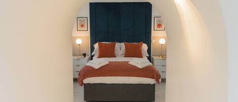 2 bedrooms, desk, iron/ironing board, travel cot