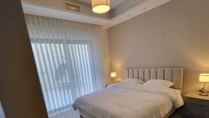 2 habitaciones, tabla de planchar con plancha y ropa de cama 