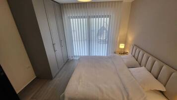 2 bedrooms, iron/ironing board, bed sheets