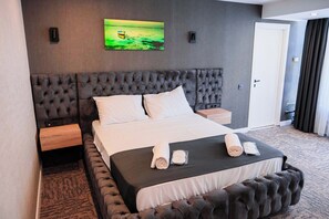 豪華雙人房單人入住, 城市景觀 | 筆電工作空間、隔音、熨斗/熨衣板、免費無線上網